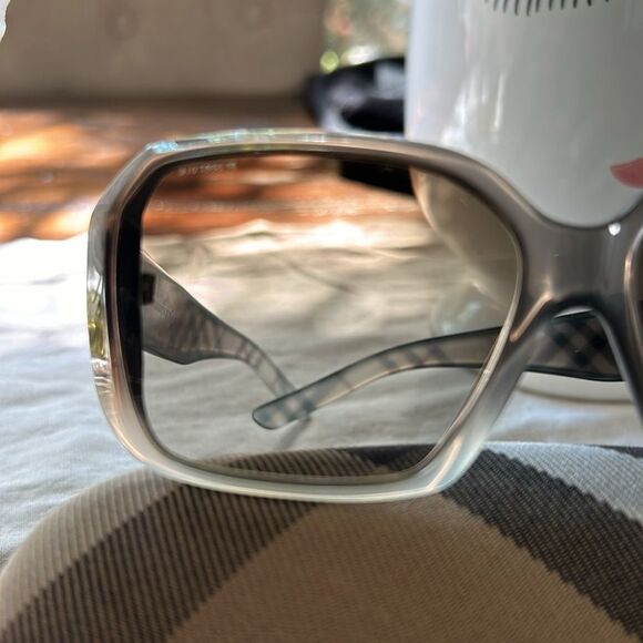 Burberry Sun Glasses Like new model B4083 with case - Picture 11 of 13